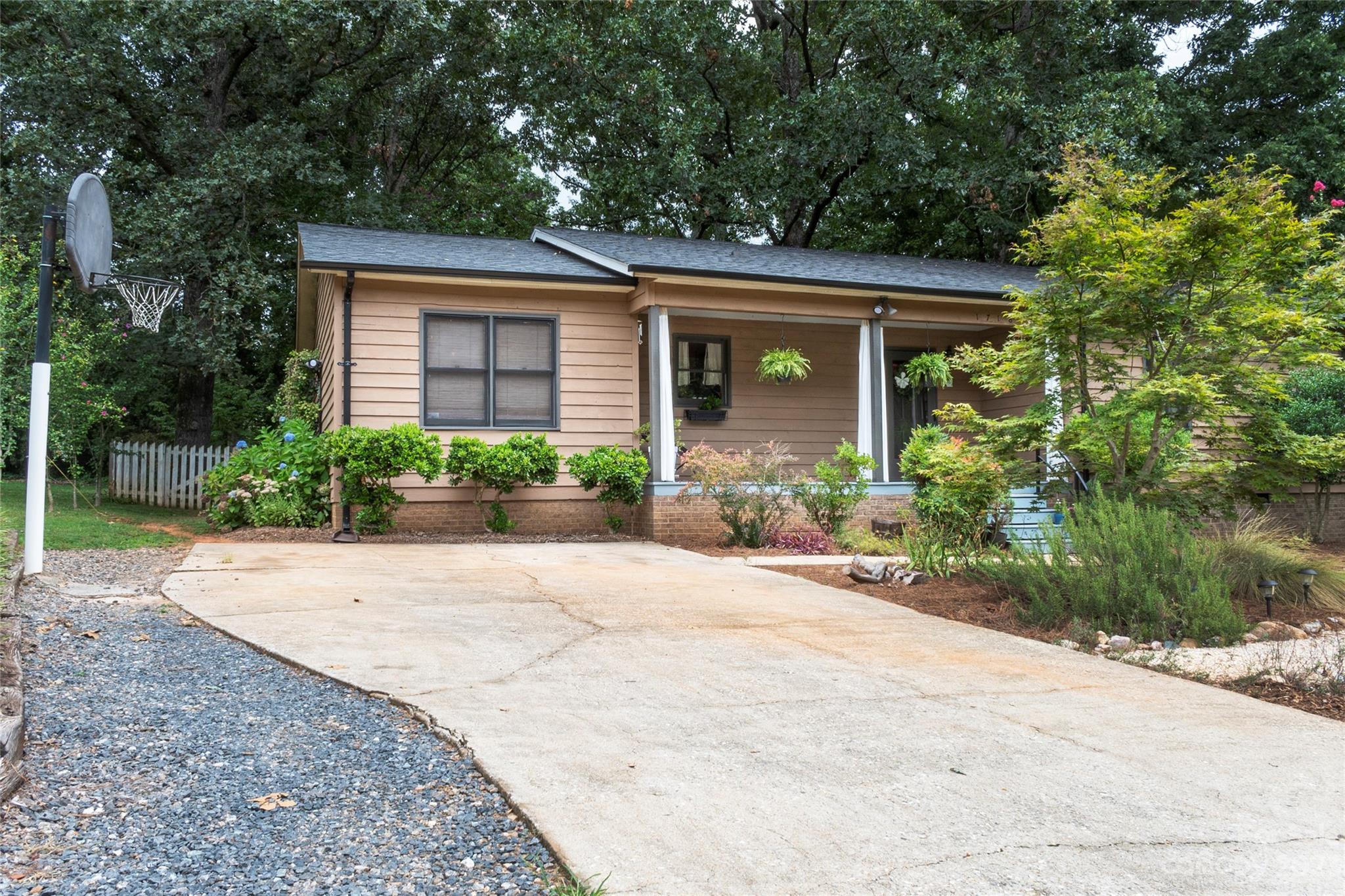 1718 Magnum Road Hickory, NC 28602 - Photo 3 of 30 Gallery Image 3