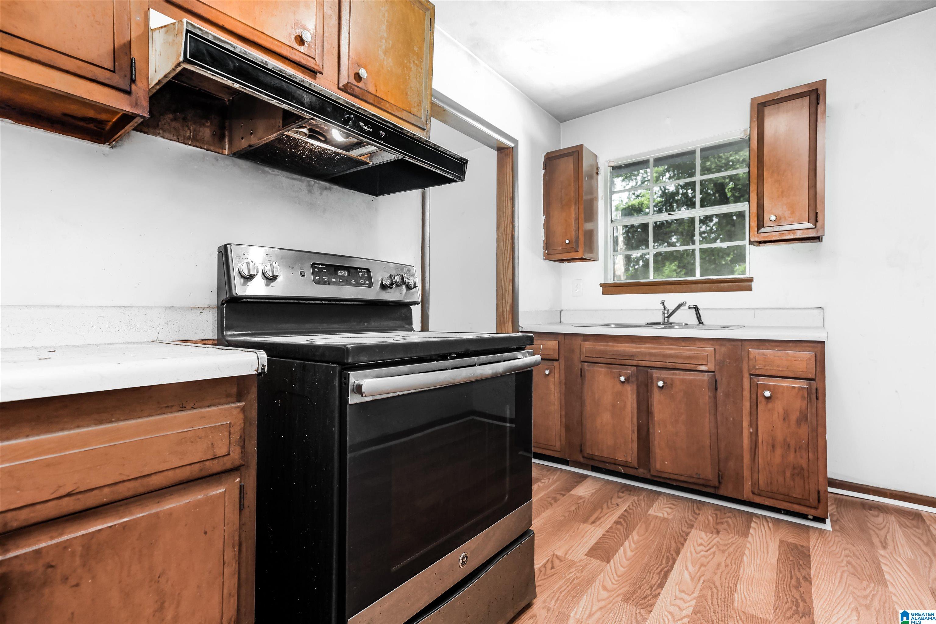 1660 18th Way Southwest Birmingham, AL 35211 - Photo 3 of 25