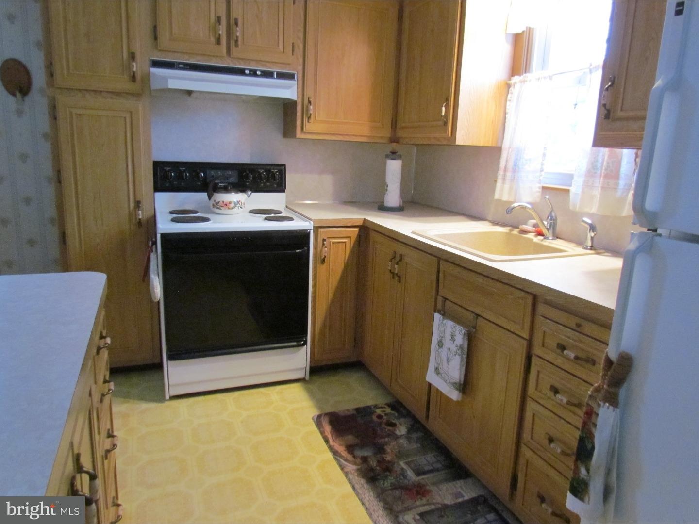 11 Wingert Road Wyomissing, PA 19610 - Photo 12 of 23 Kitchen