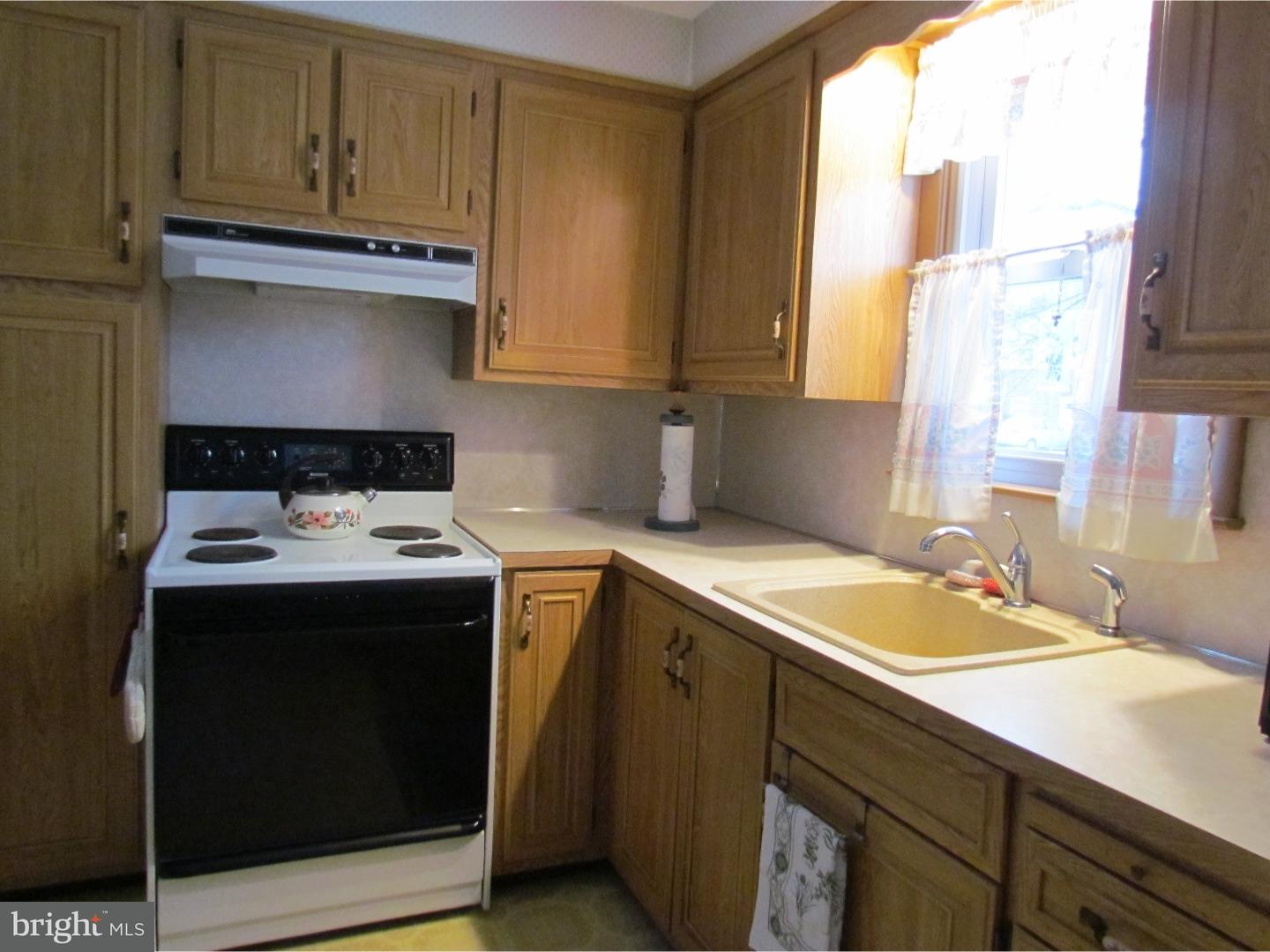 11 Wingert Road Wyomissing, PA 19610 - Photo 13 of 23 Kitchen