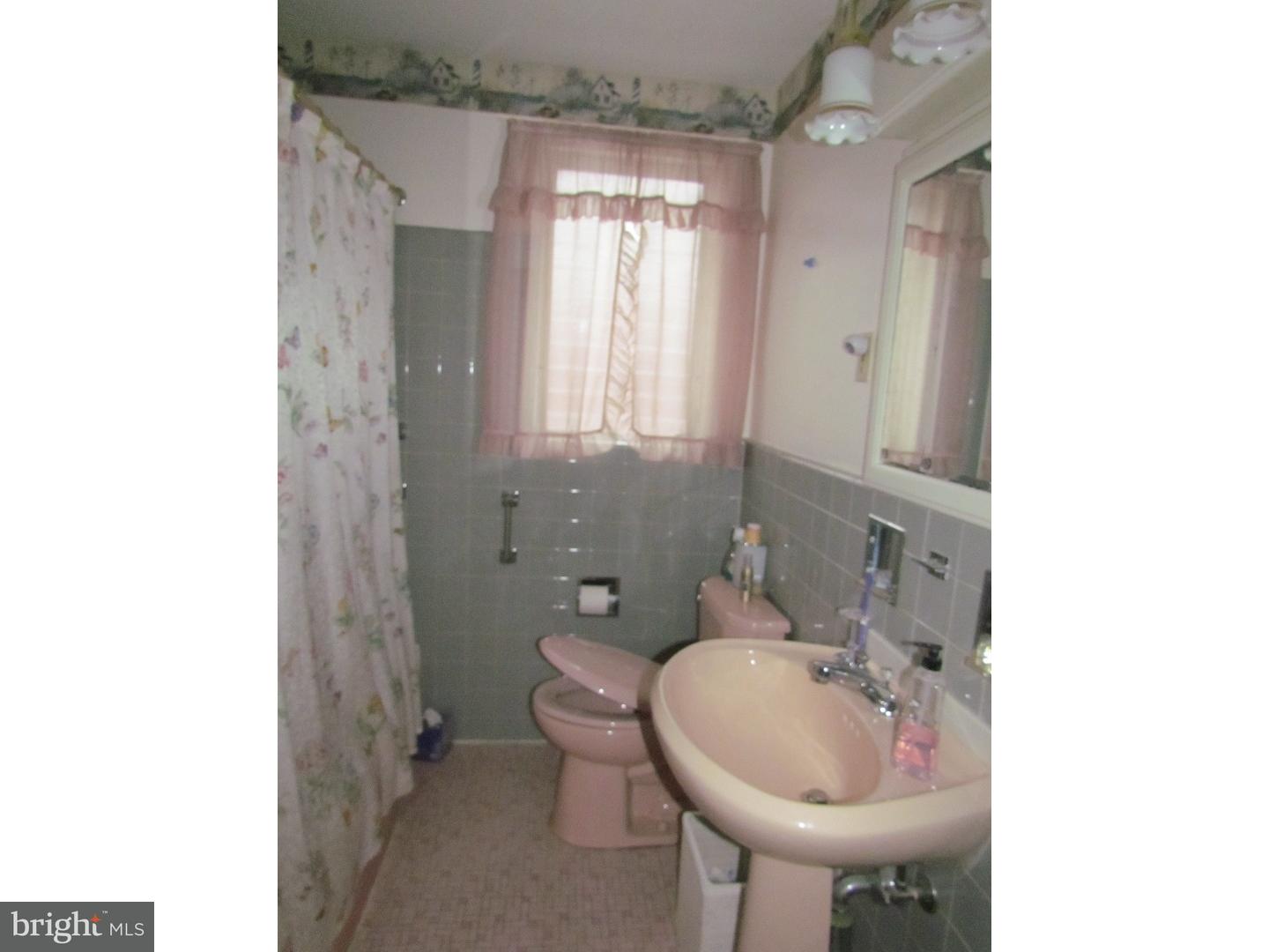 11 Wingert Road Wyomissing, PA 19610 - Photo 18 of 23 Bathroom