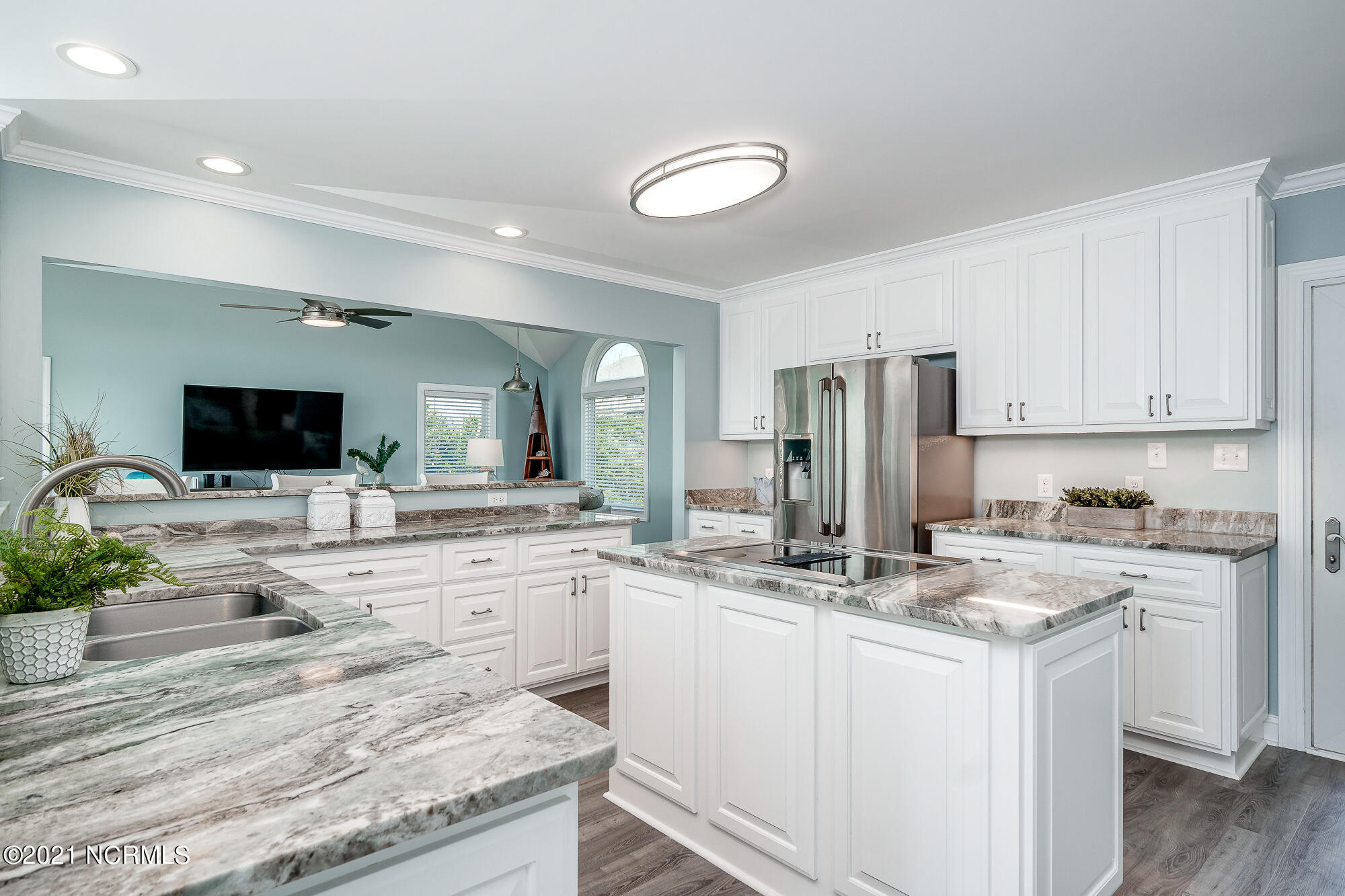 703 Salter Path Road Indian Beach, NC 28512 - Photo 16 of 62 Kitchen w/ island and peninsula seating