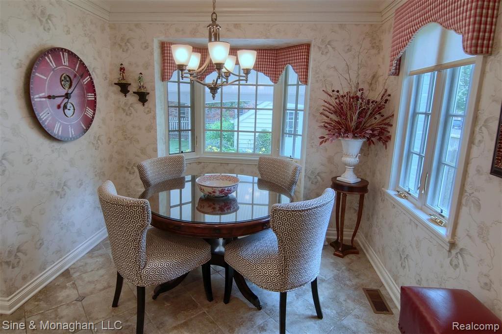 389 Merriweather Road Grosse Pointe Farms, MI 48236 - Photo 12 of 33