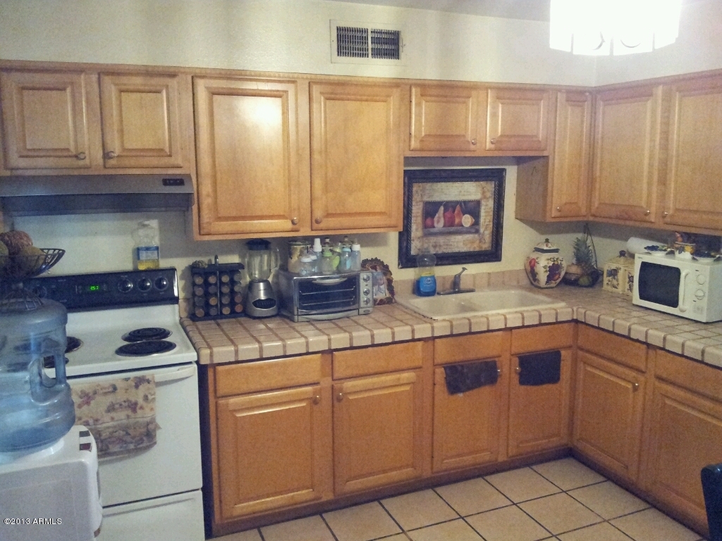 5156 West Granada Road Phoenix, AZ 85035 - Photo 15 of 22 granada kitchen