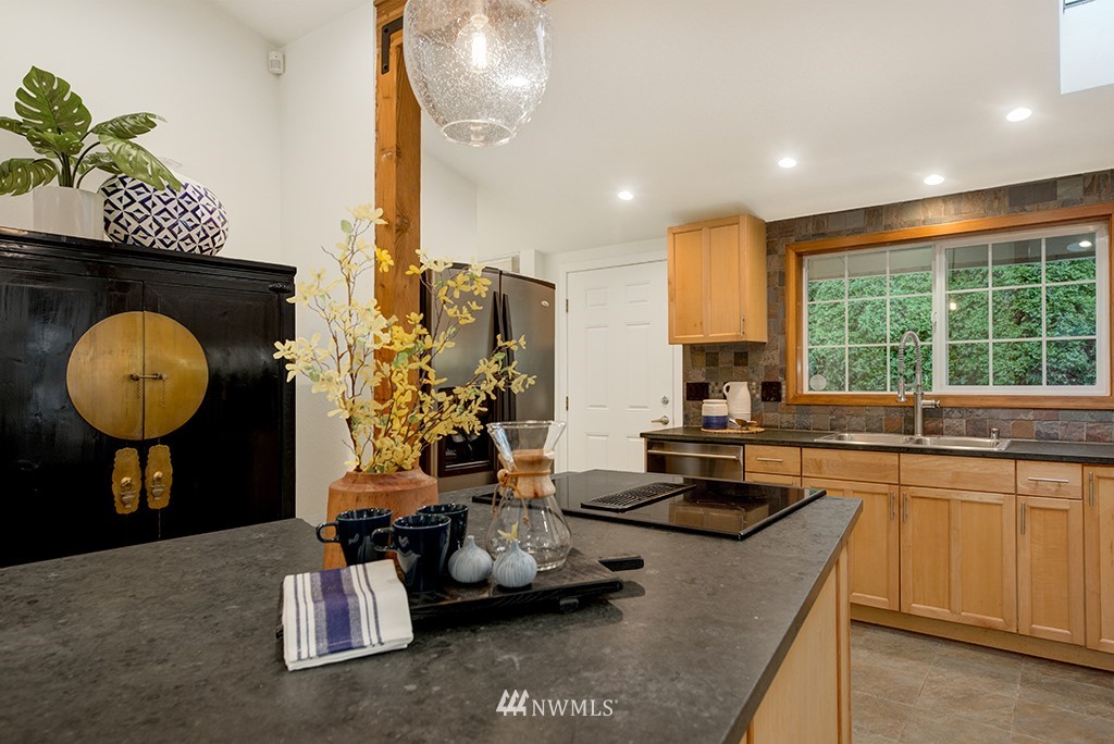 537 30th Avenue East Seattle, WA 98112 - Photo 14 of 37