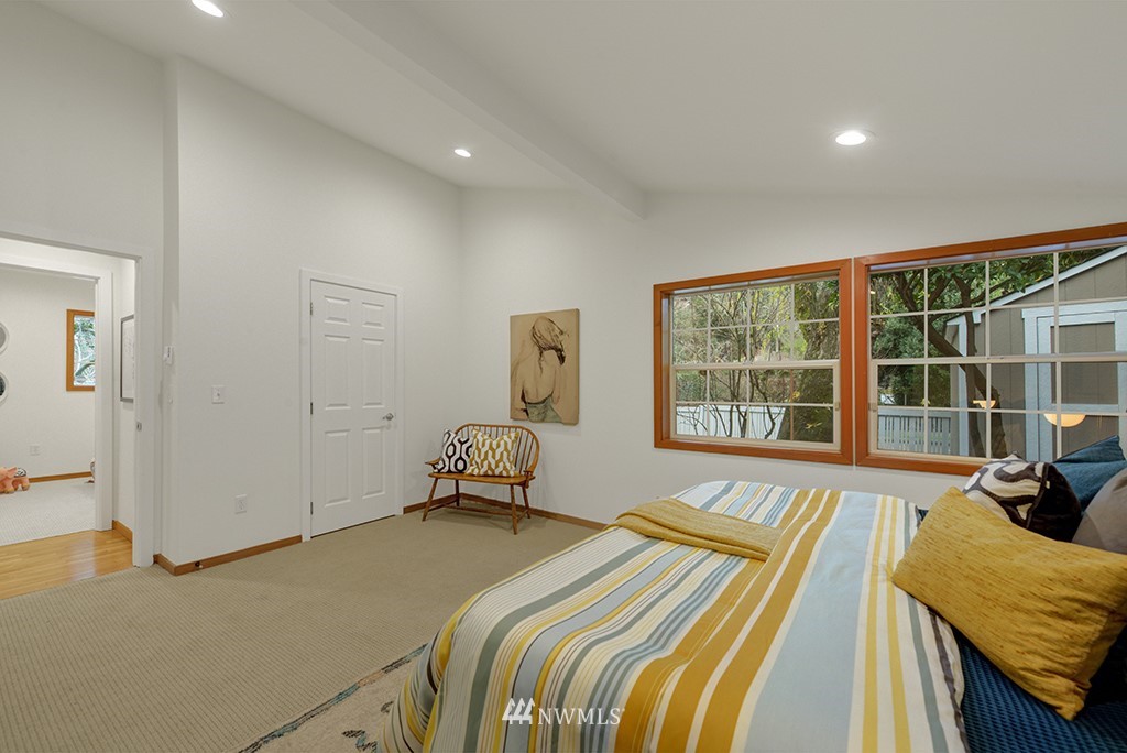 537 30th Avenue East Seattle, WA 98112 - Photo 24 of 37