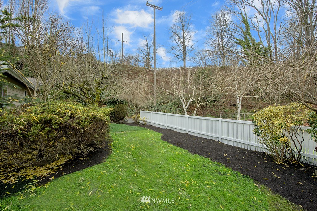 537 30th Avenue East Seattle, WA 98112 - Photo 29 of 37