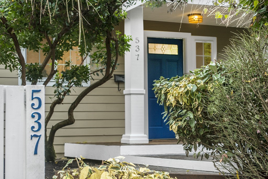 537 30th Avenue East Seattle, WA 98112 - Photo 4 of 37