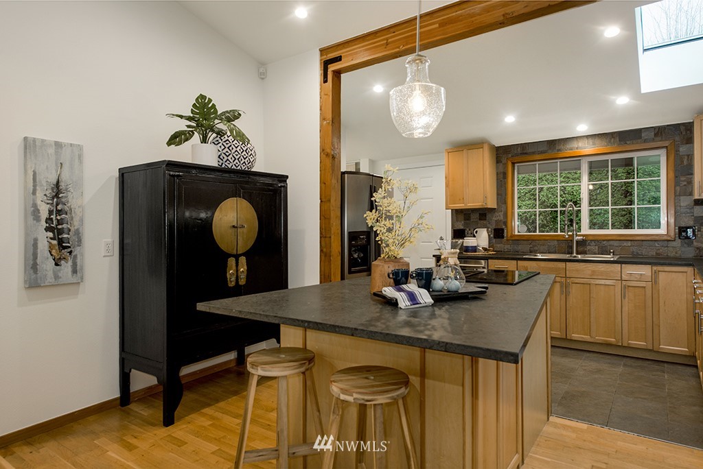 537 30th Avenue East Seattle, WA 98112 - Photo 8 of 37