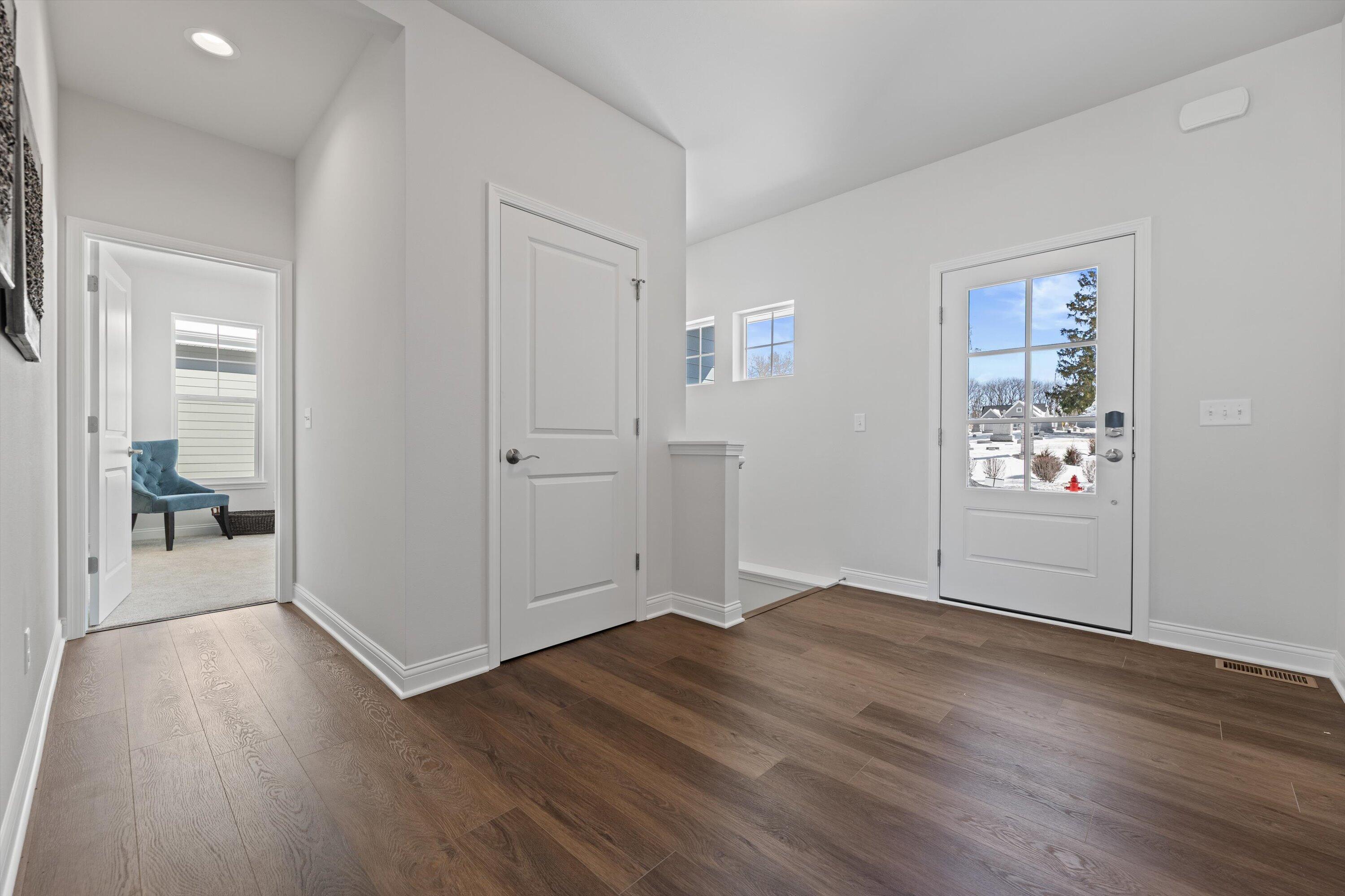 327 Sandy Circle Pewaukee, WI 53072 - Photo 3 of 40 Spacious Foyer welcomes you!