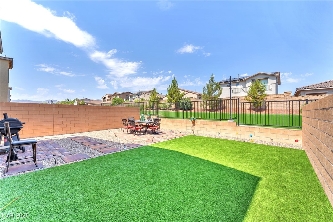 8879 Roadrunner Ravine Street Las Vegas, NV 89166 - Photo 37 of 39
