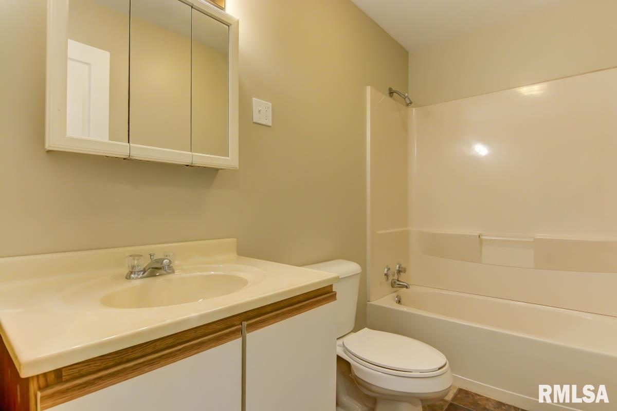 1112 North Kickapoo Street Lincoln, IL 62656 - Photo 15 of 27 Gallery Image 15