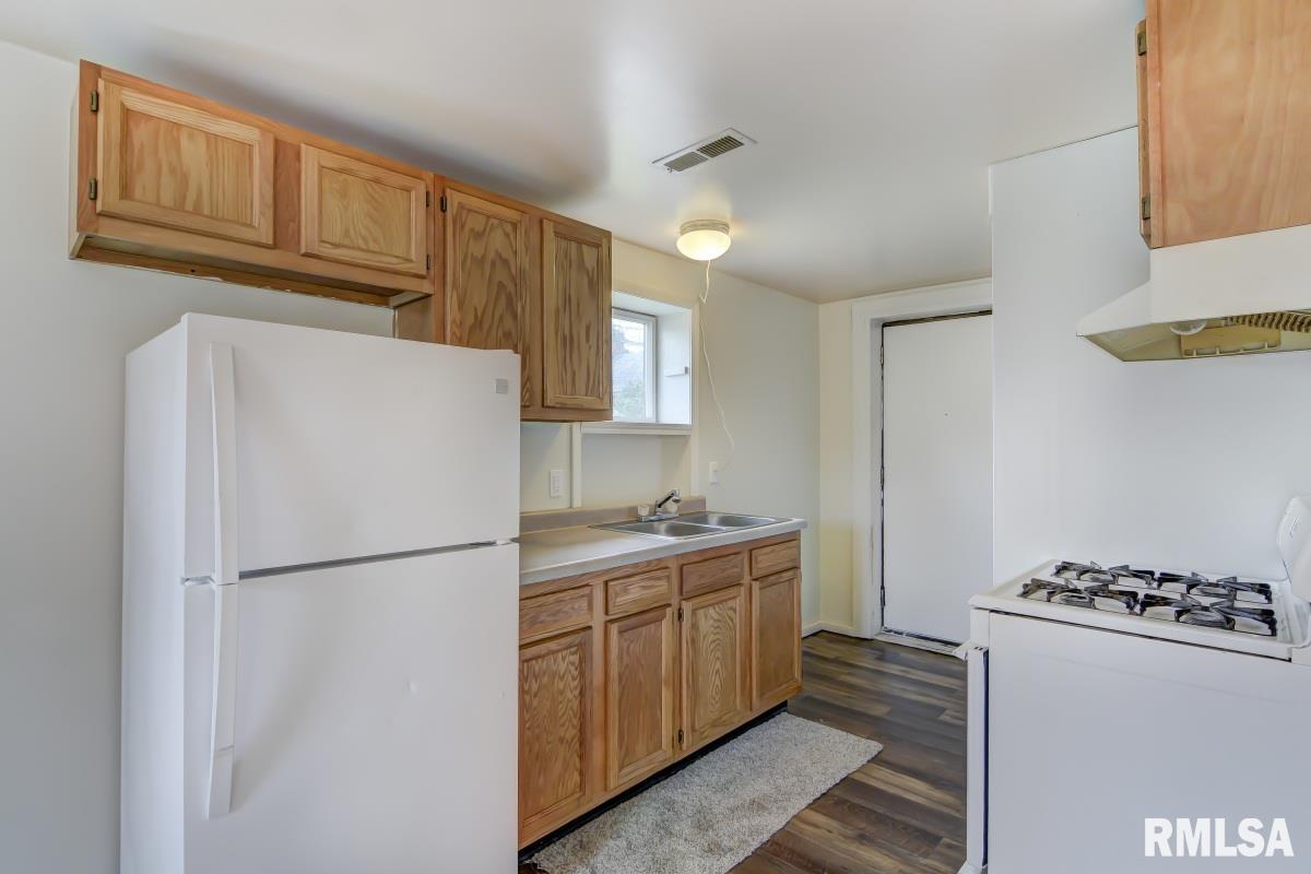 1112 North Kickapoo Street Lincoln, IL 62656 - Photo 21 of 27 Gallery Image 21