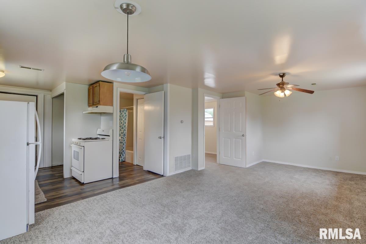 1112 North Kickapoo Street Lincoln, IL 62656 - Photo 23 of 27 Gallery Image 23