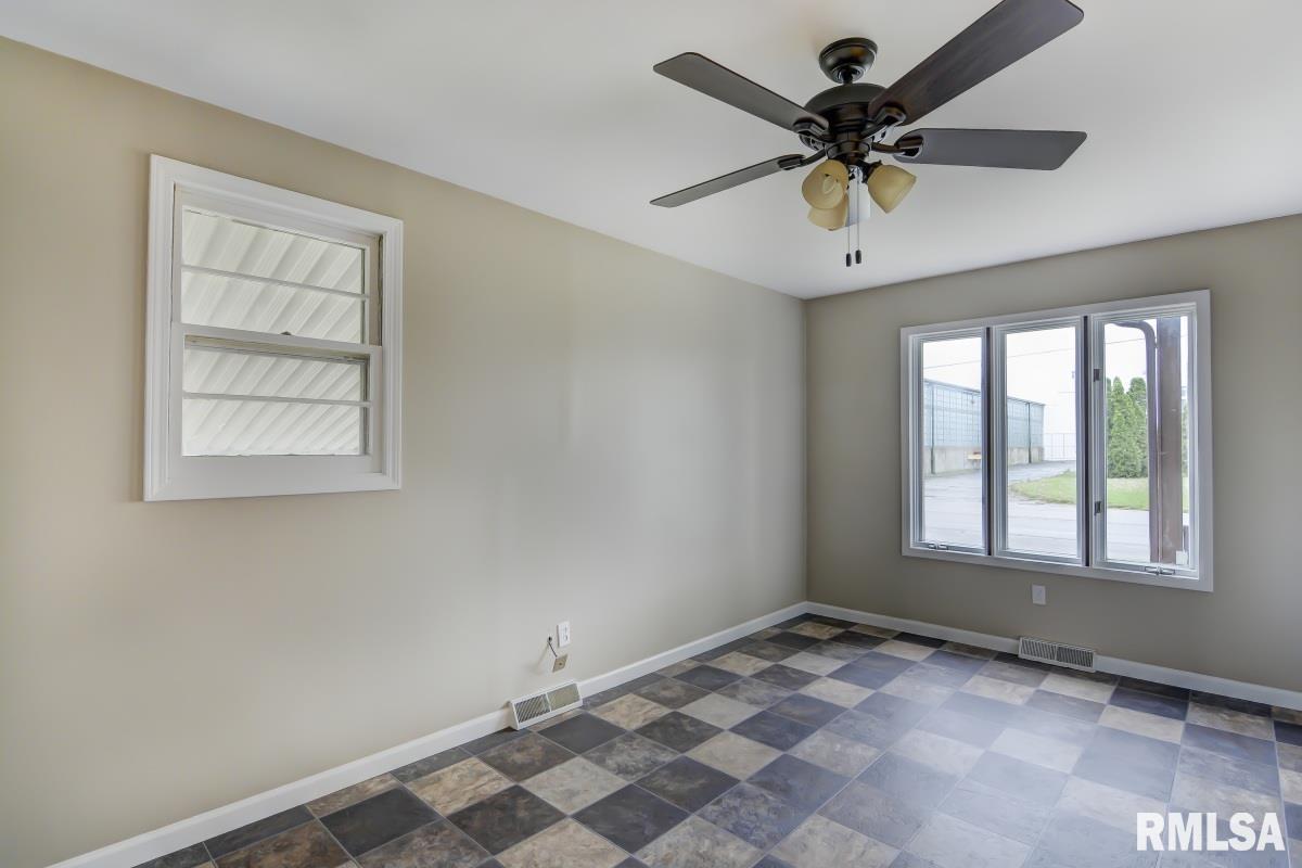 1112 North Kickapoo Street Lincoln, IL 62656 - Photo 8 of 27 Gallery Image 8
