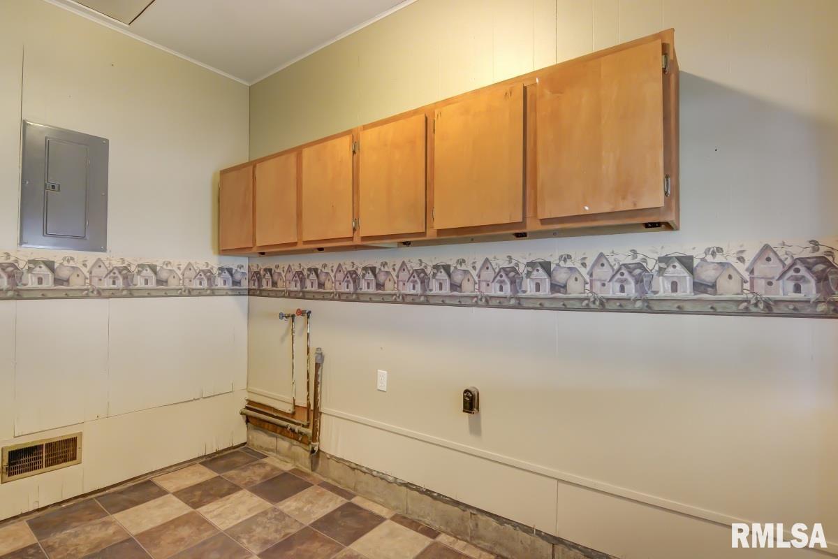 1112 North Kickapoo Street Lincoln, IL 62656 - Photo 9 of 27 Gallery Image 9