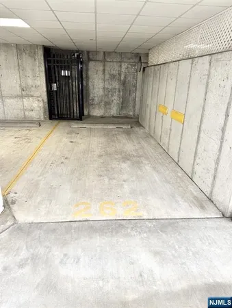 $2,900 | 200 Dey Street, Unit 262, Harrison, NJ 07029