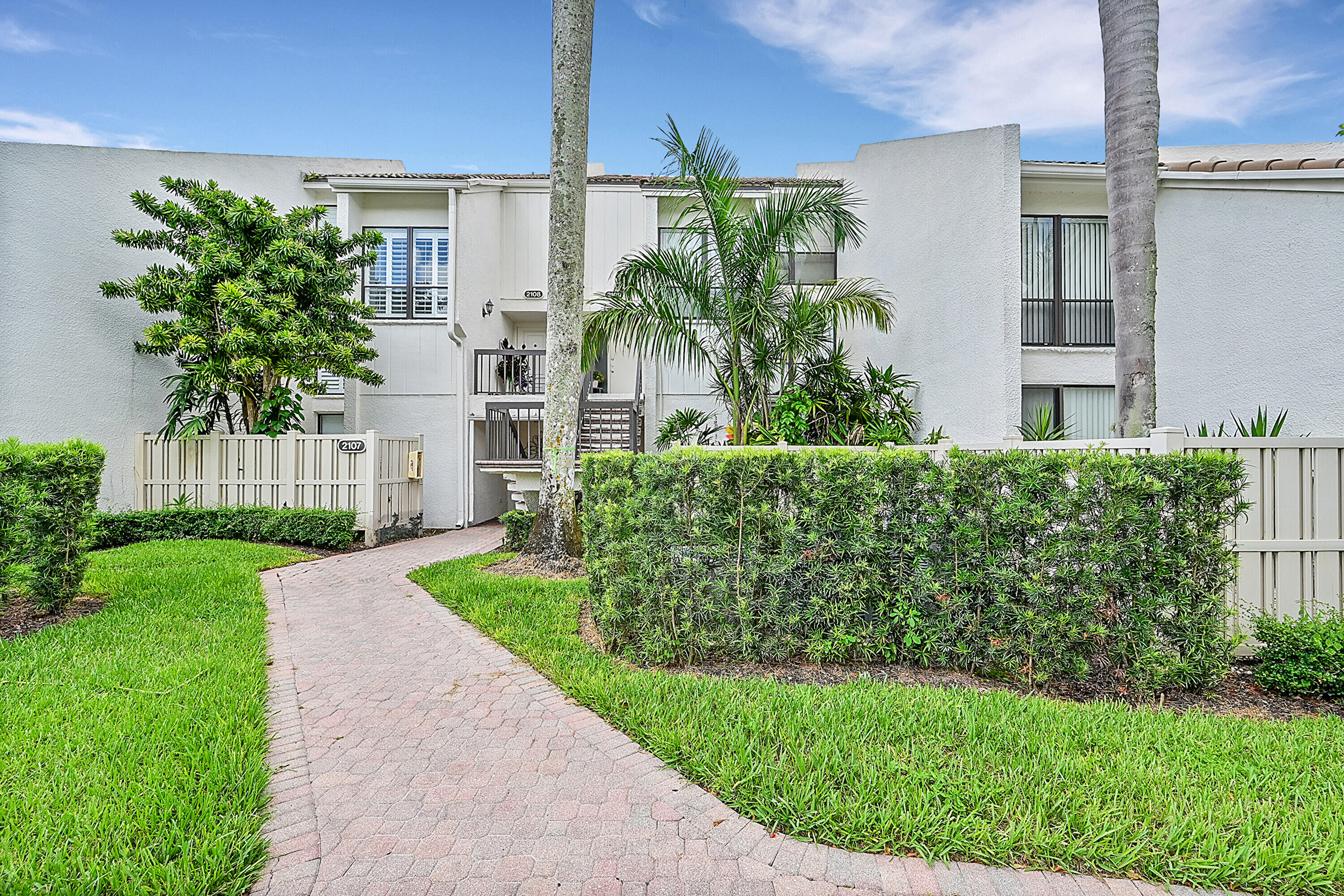 2109 Bridgewood Drive Boca Raton, FL 33434 - Photo 3 of 29 02_52481- (2)