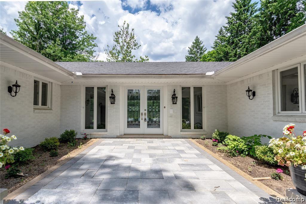 587 East Long Lake Road Bloomfield Hills, MI 48304 - Photo 1 of 27