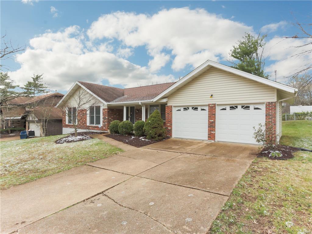 809 Somerton Ridge Drive Creve Coeur, MO 63141 - Photo 2 of 24