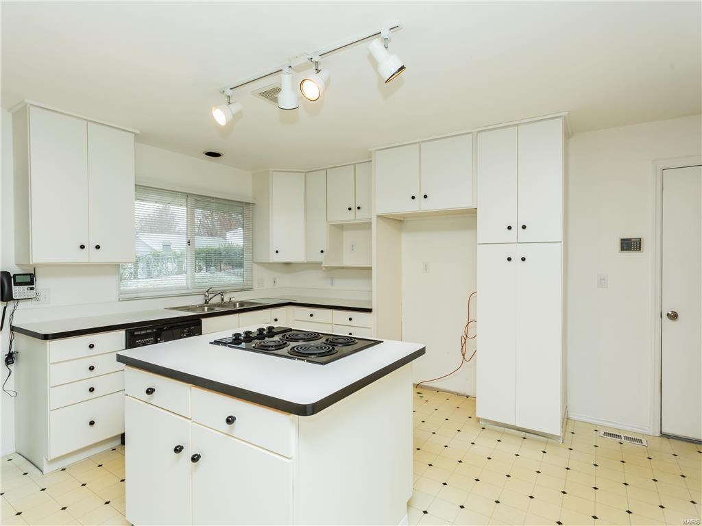 809 Somerton Ridge Drive Creve Coeur, MO 63141 - Photo 7 of 24