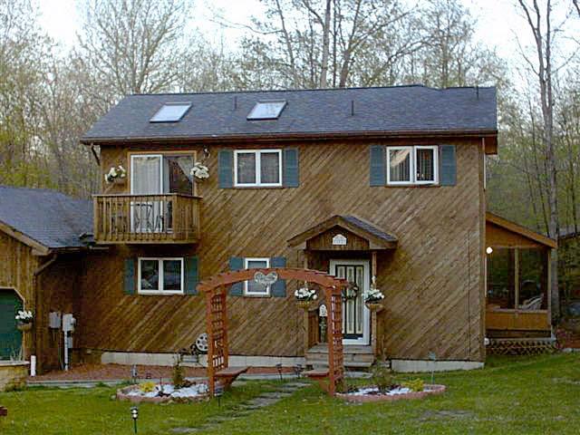 102 Ravenhill Road Tamiment, PA 18371 - Photo 1 of 8 Front