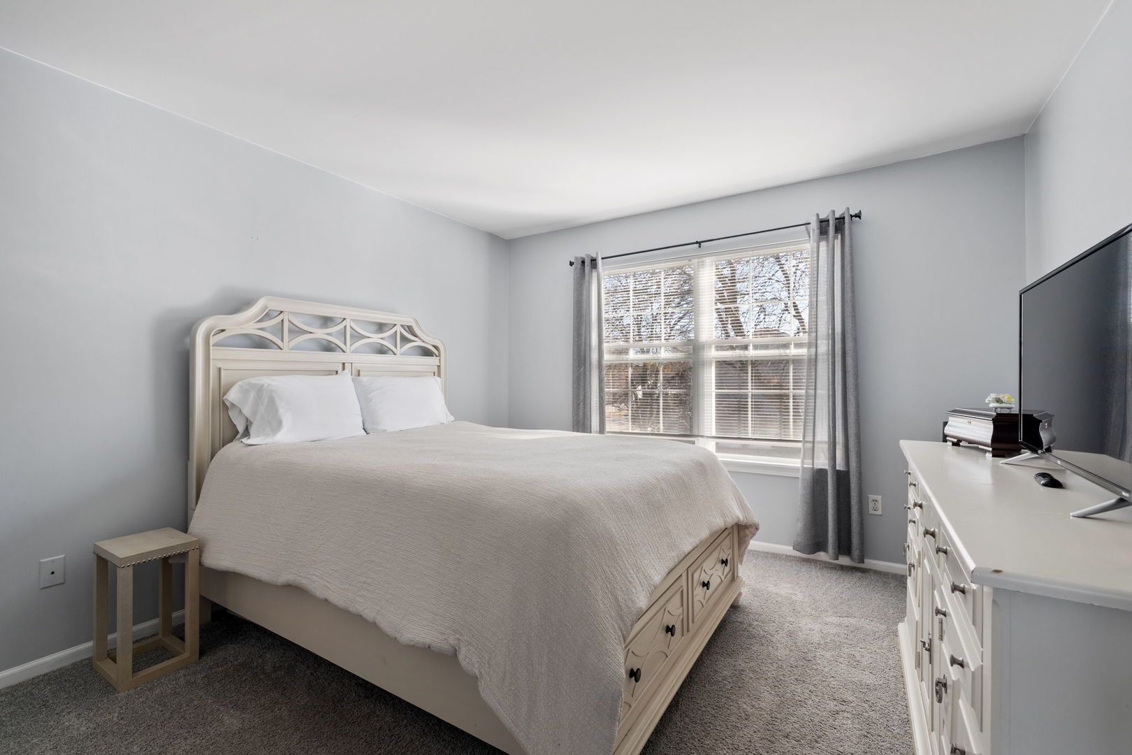 14058 South Hemingway Circle Plainfield, IL 60544 - Photo 10 of 23 a spacious bedroom with a bed and a flat tv screen on the dresser