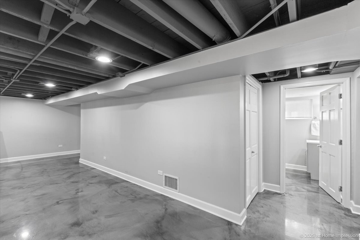 411 Herrick Road Riverside, IL 60546 - Photo 22 of 37 a view of an empty room