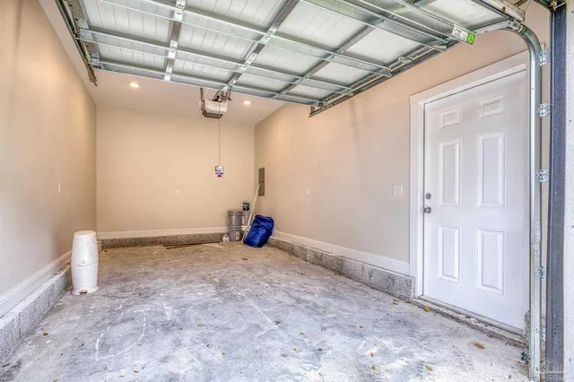 a view of a house with backyard and garden