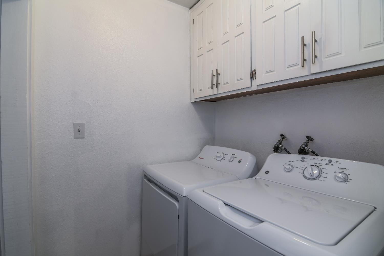 1139 Rivara Circle Sacramento, CA 95864 - Photo 52 of 72 a utility room with dryer and washer