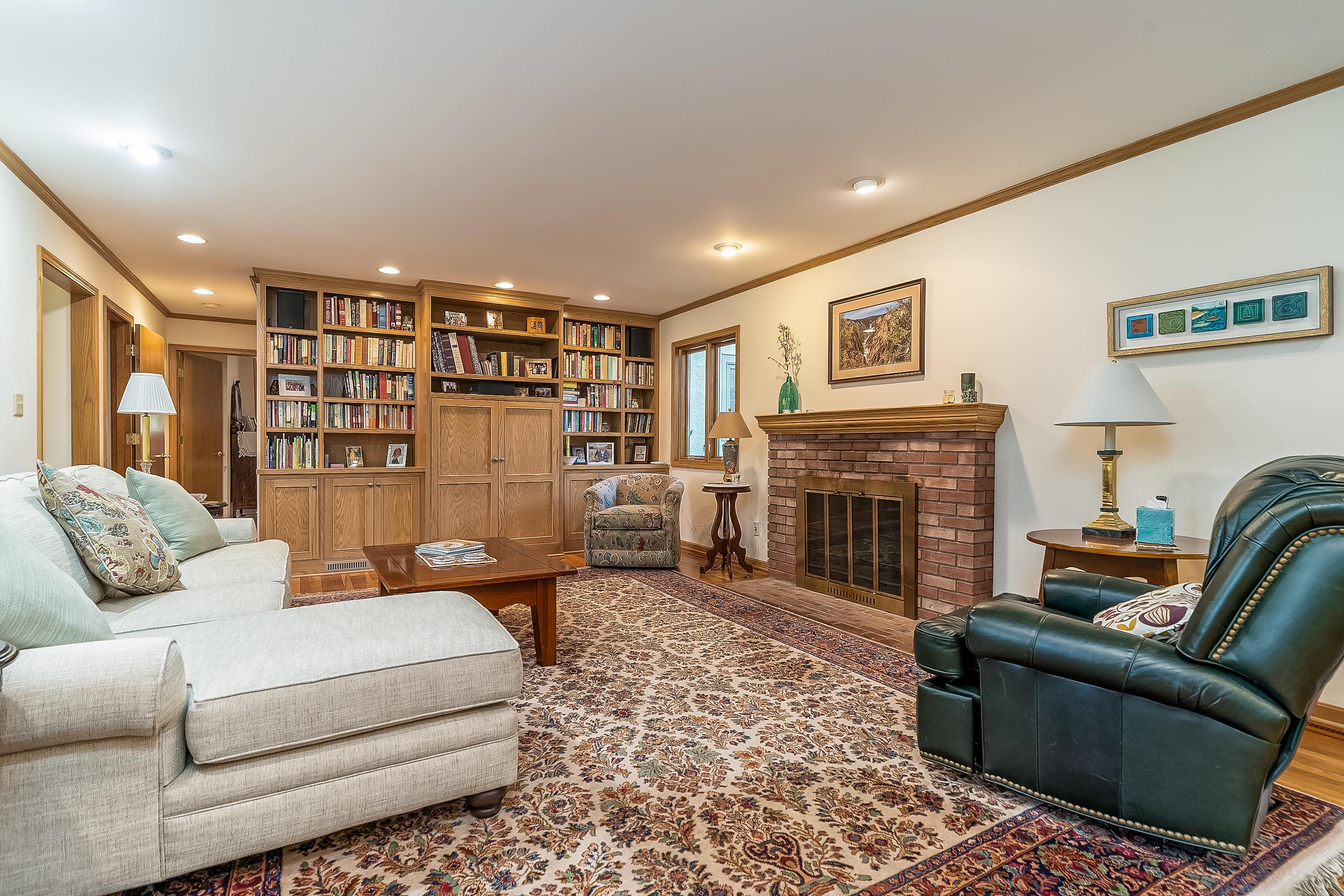 2390 Sheringham Road Columbus, OH 43220 - Photo 12 of 49