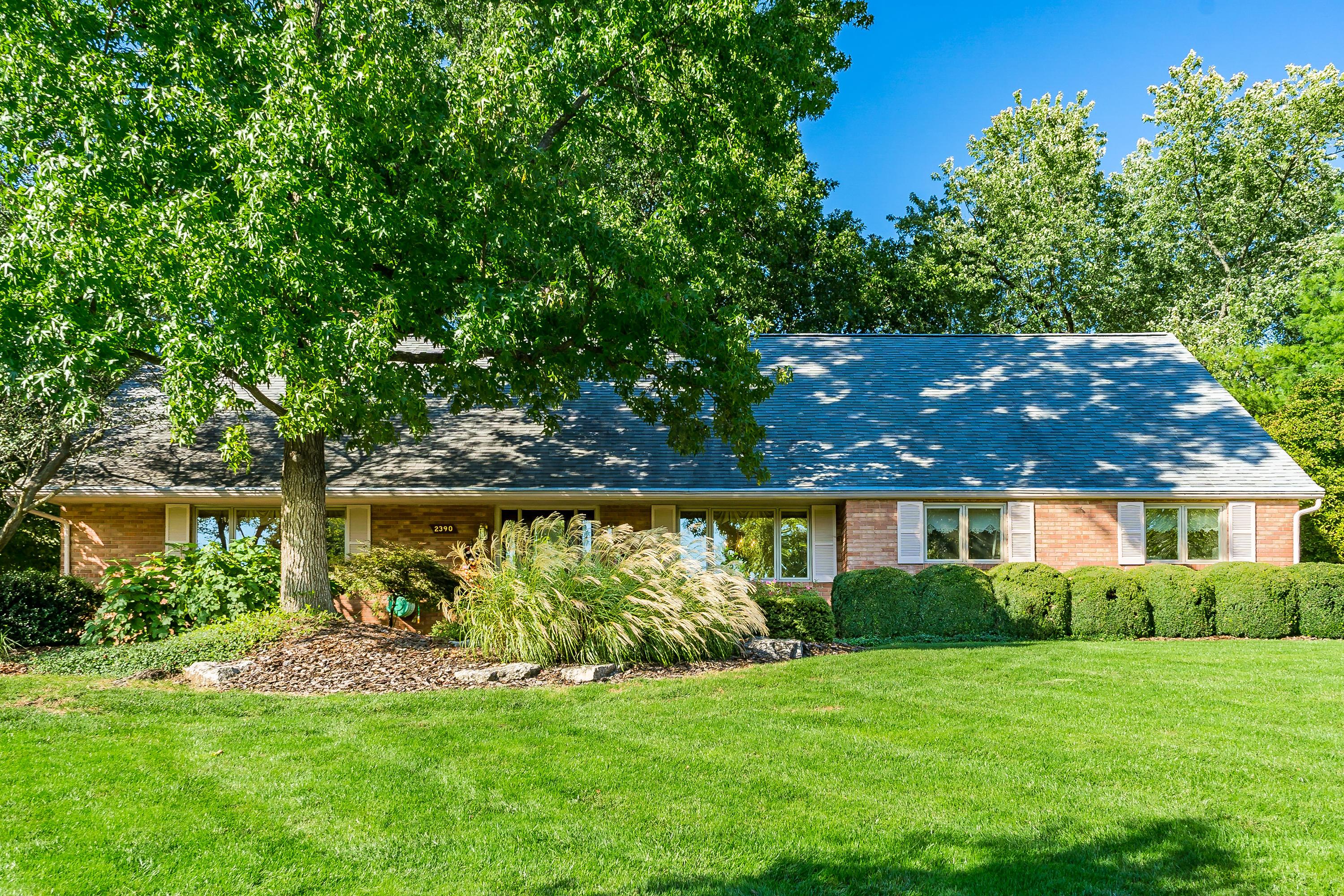 2390 Sheringham Road Columbus, OH 43220 - Photo 2 of 49