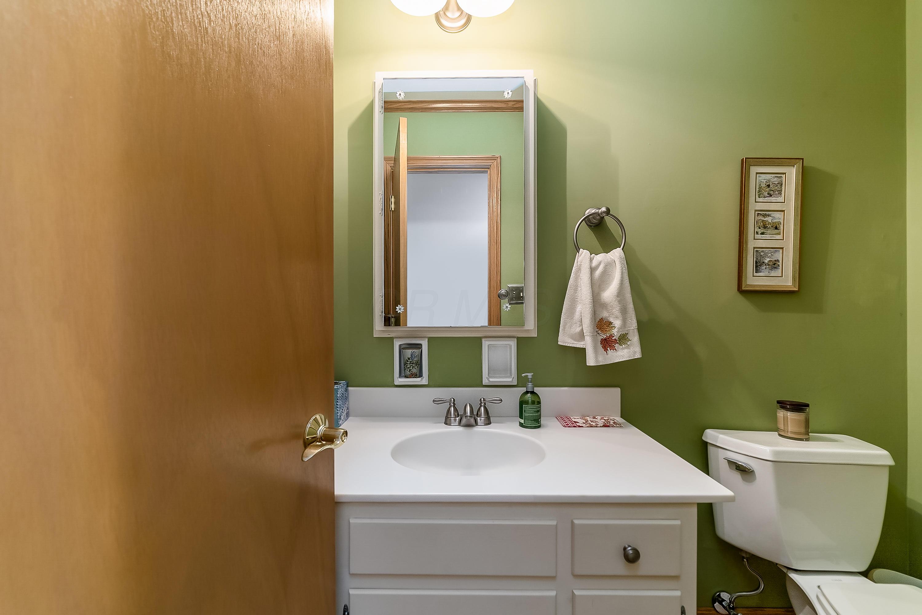 2390 Sheringham Road Columbus, OH 43220 - Photo 21 of 49
