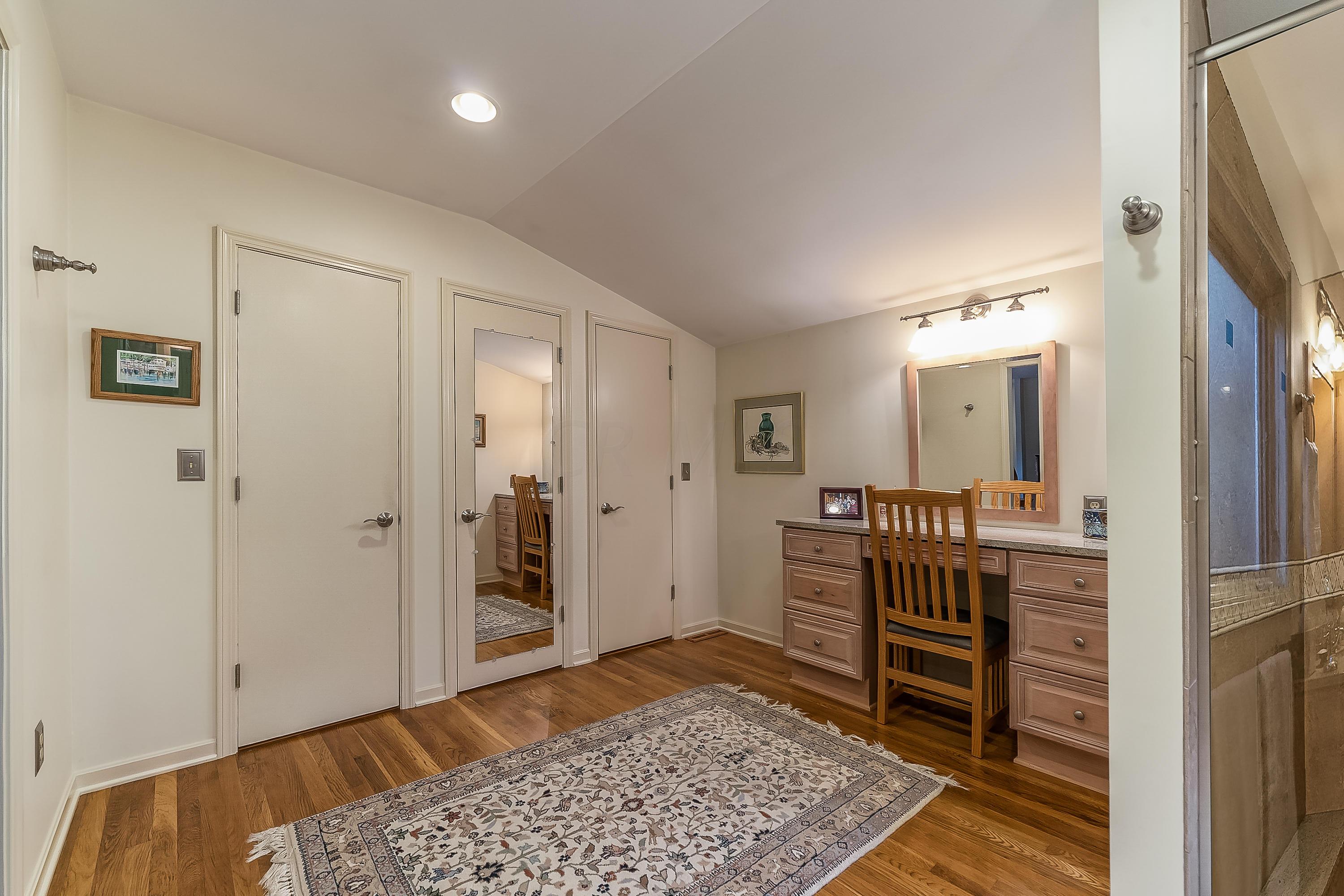 2390 Sheringham Road Columbus, OH 43220 - Photo 26 of 49