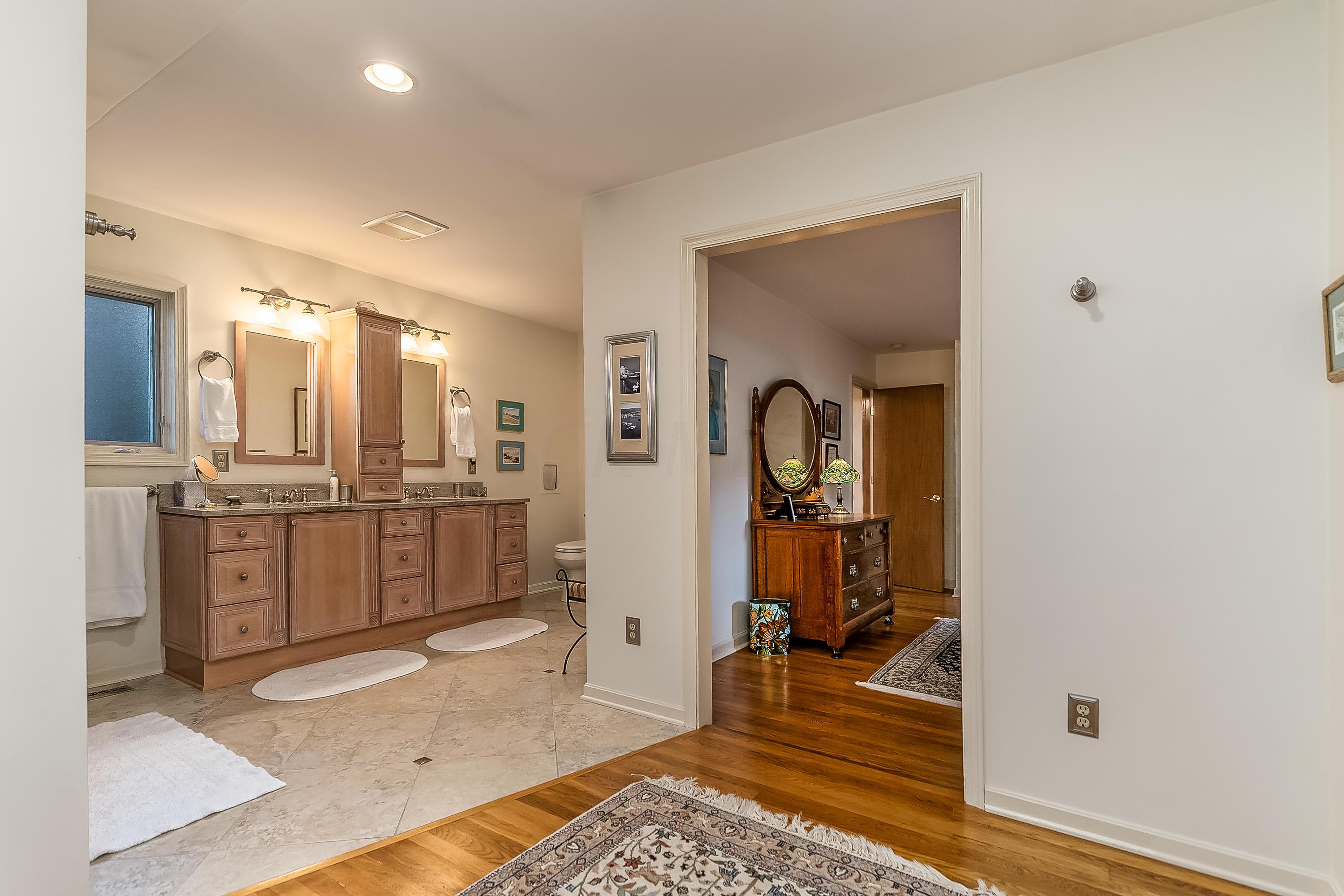 2390 Sheringham Road Columbus, OH 43220 - Photo 27 of 49