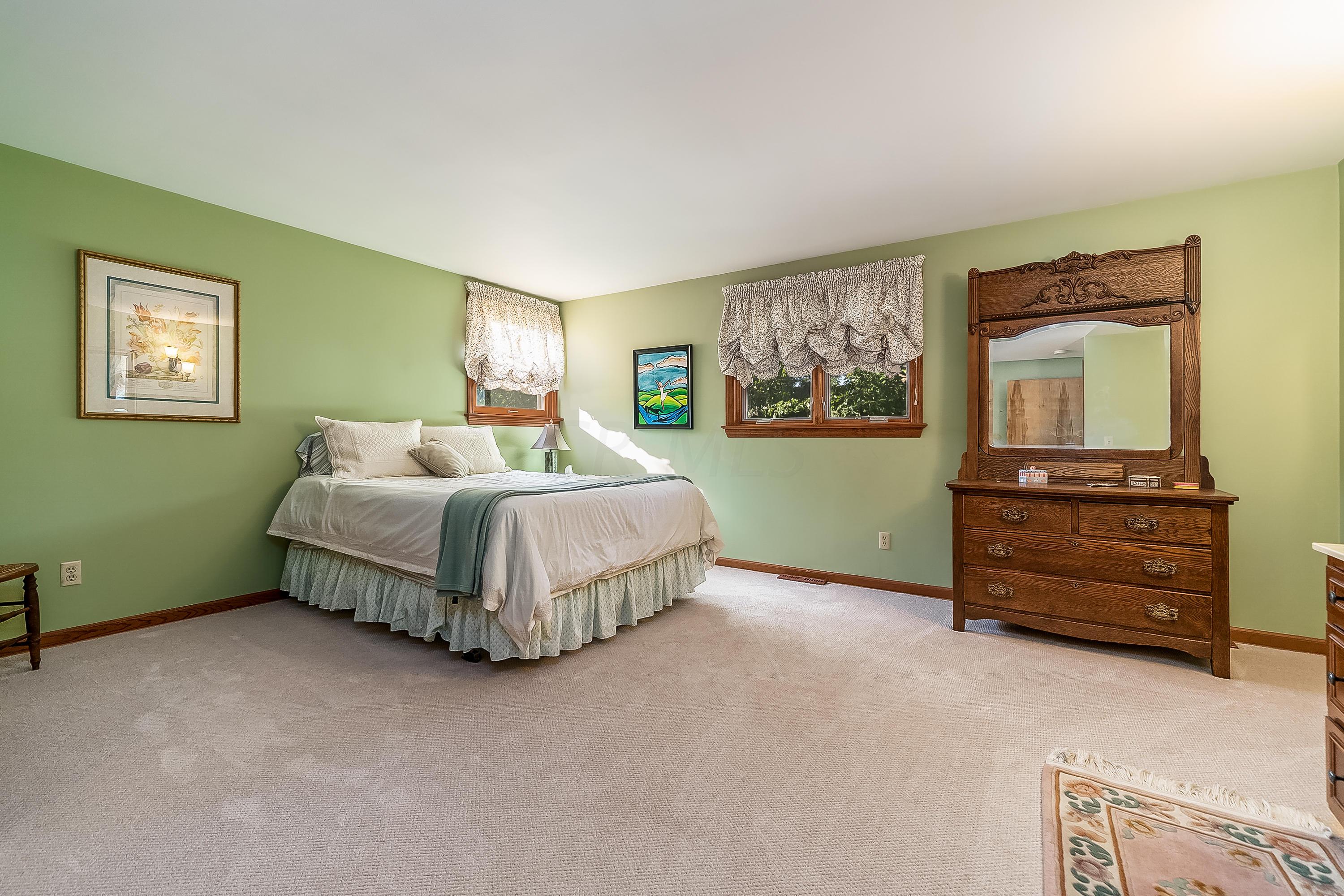 2390 Sheringham Road Columbus, OH 43220 - Photo 29 of 49