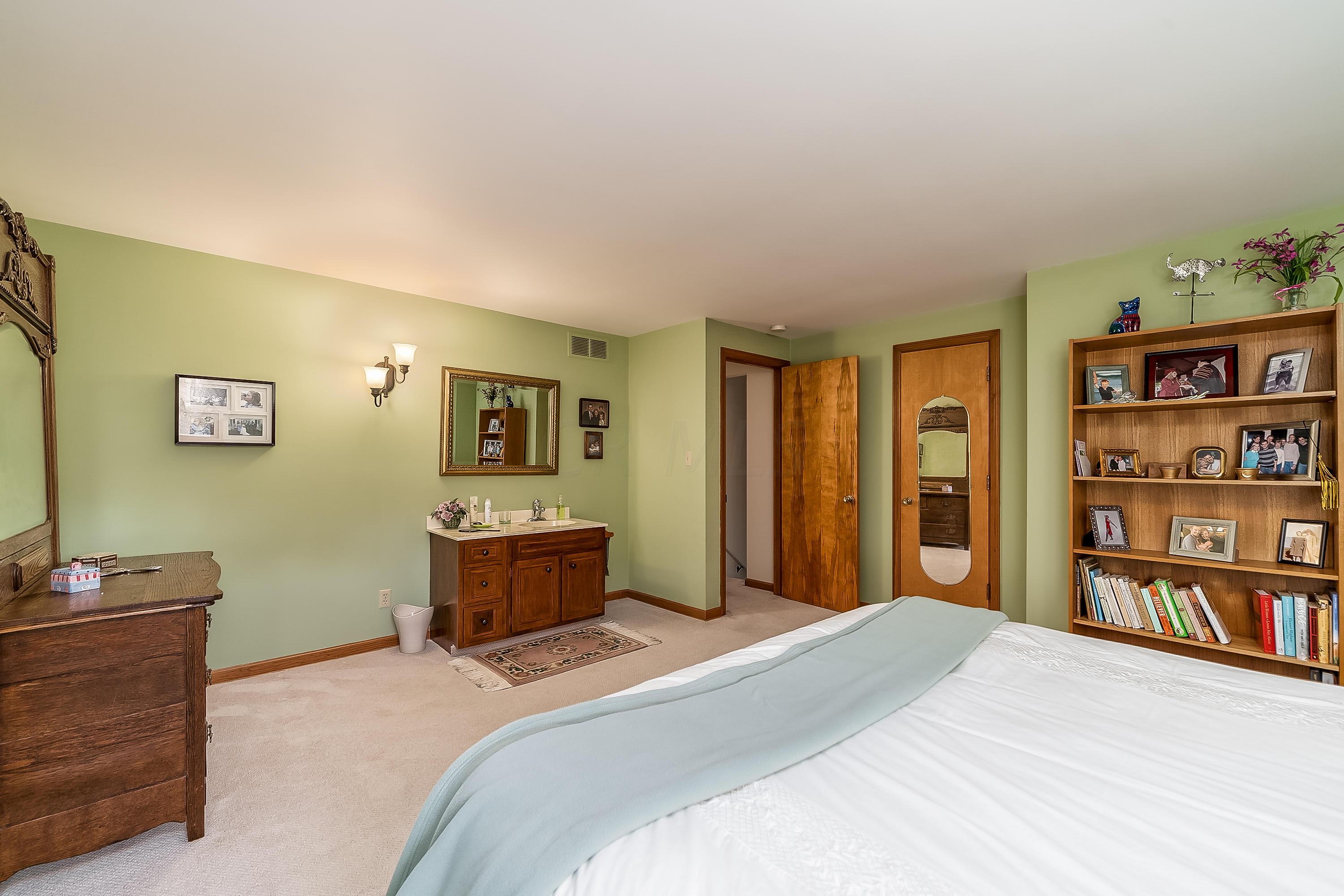 2390 Sheringham Road Columbus, OH 43220 - Photo 30 of 49