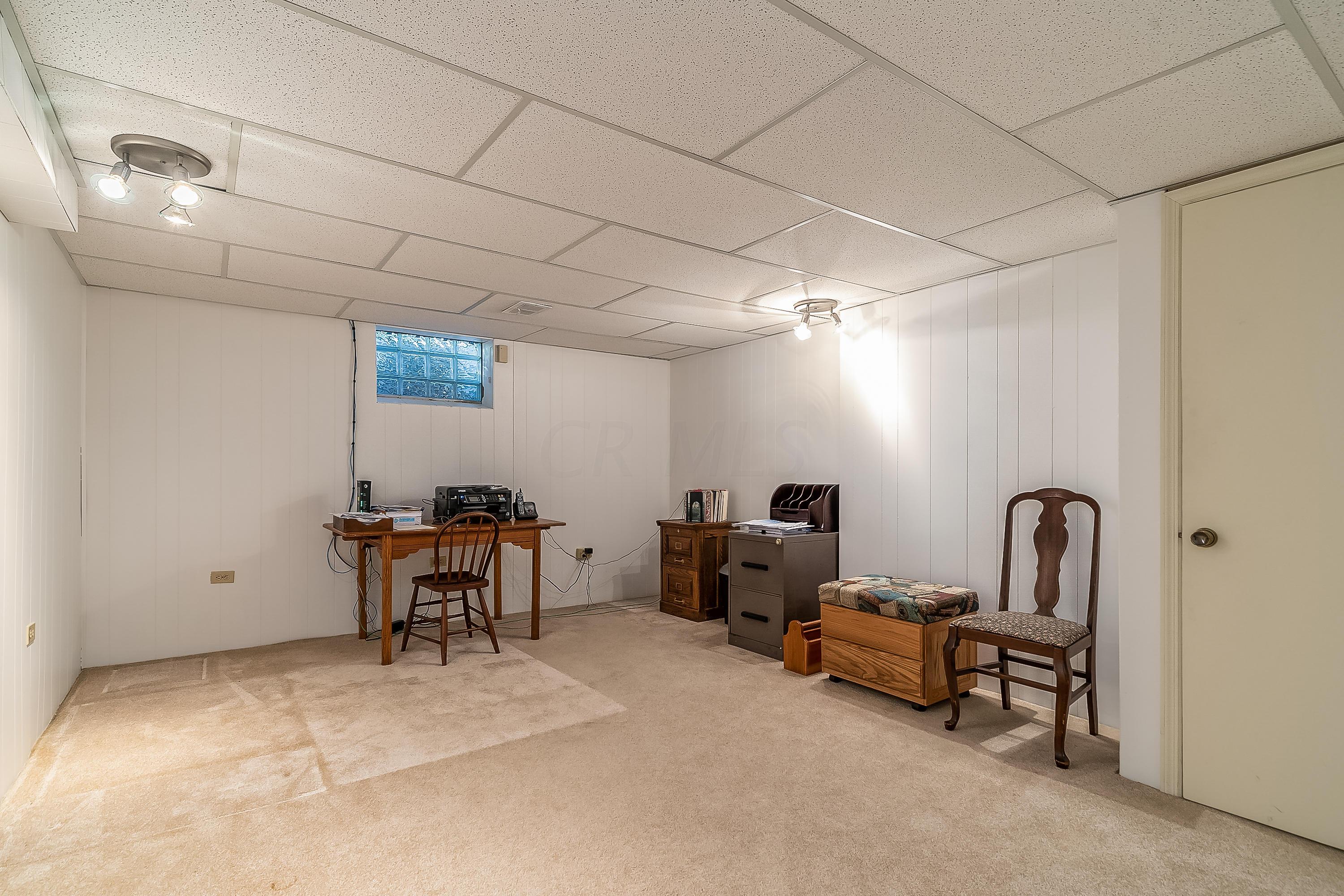2390 Sheringham Road Columbus, OH 43220 - Photo 37 of 49