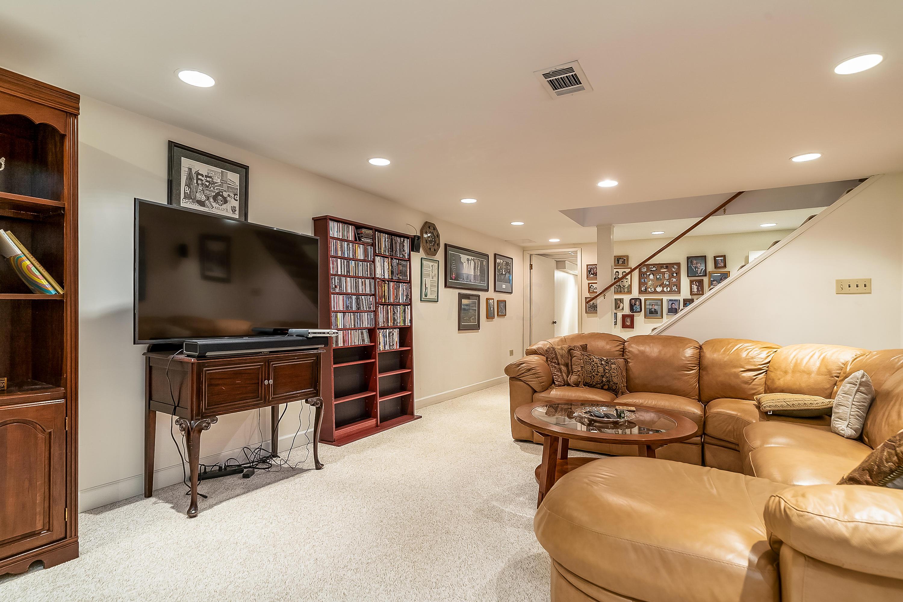 2390 Sheringham Road Columbus, OH 43220 - Photo 40 of 49
