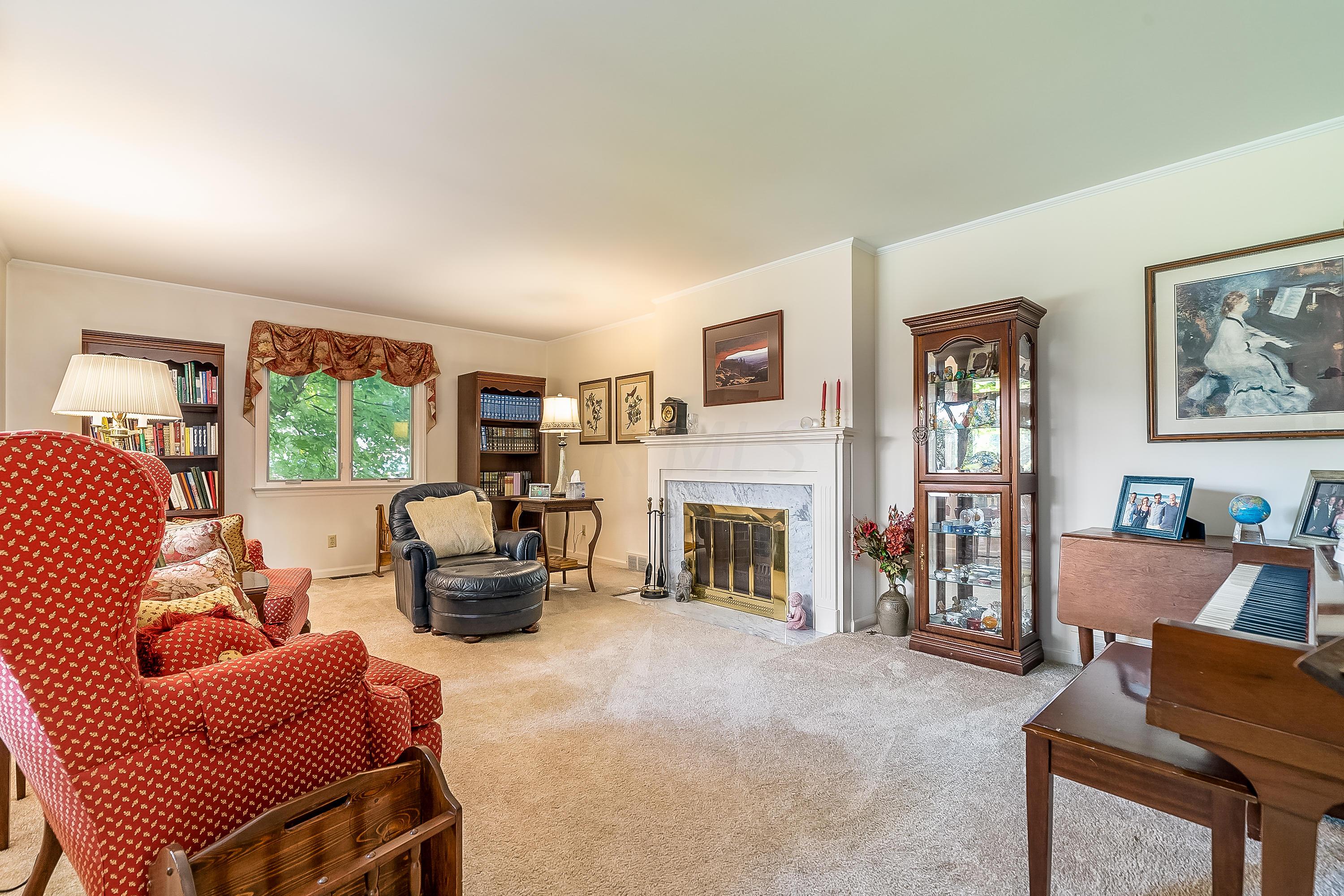 2390 Sheringham Road Columbus, OH 43220 - Photo 4 of 49