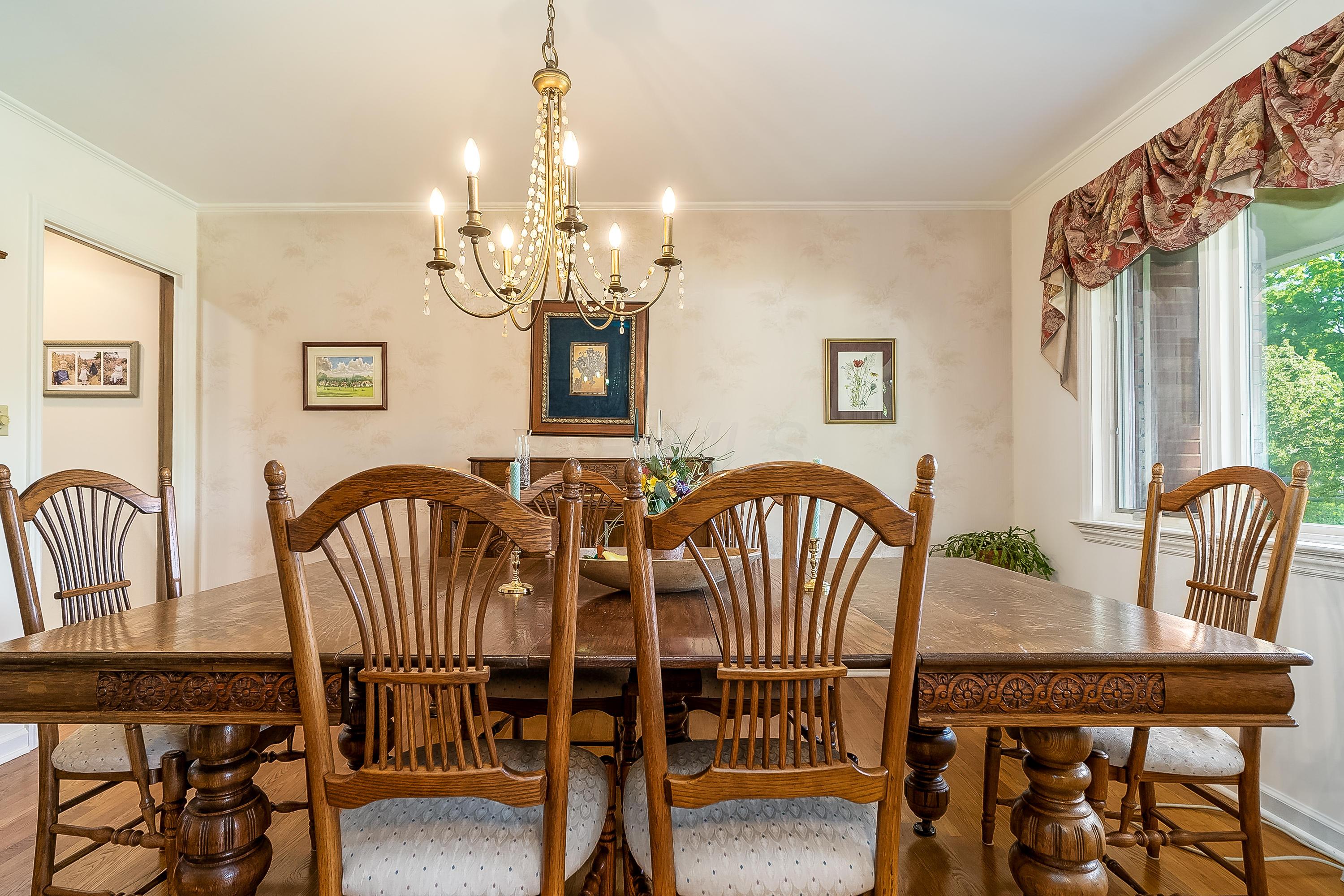 2390 Sheringham Road Columbus, OH 43220 - Photo 8 of 49