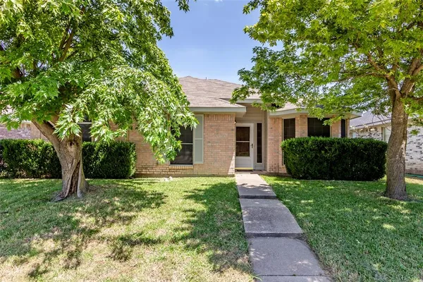$1,900 | 845 Applewood Drive, Cedar Hill, TX 75104