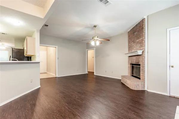 $1,900 | 845 Applewood Drive, Cedar Hill, TX 75104