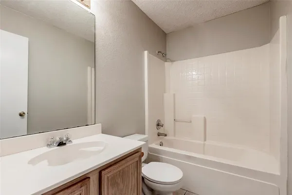 $1,900 | 845 Applewood Drive, Cedar Hill, TX 75104