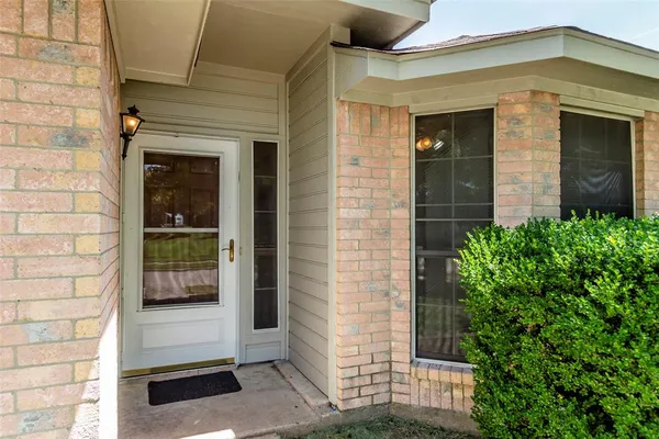 $1,900 | 845 Applewood Drive, Cedar Hill, TX 75104