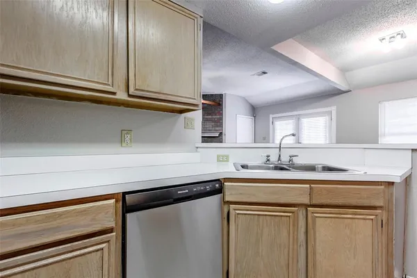 $1,900 | 845 Applewood Drive, Cedar Hill, TX 75104