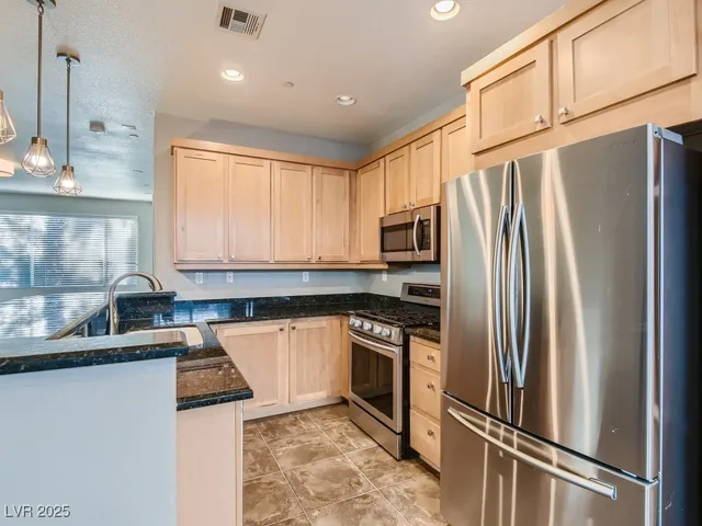 $2,100 | 9050 West Tropicana Avenue, Unit 1113, Las Vegas, NV 89147