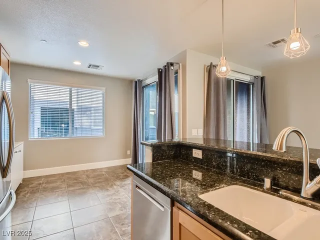 $2,100 | 9050 West Tropicana Avenue, Unit 1113, Las Vegas, NV 89147