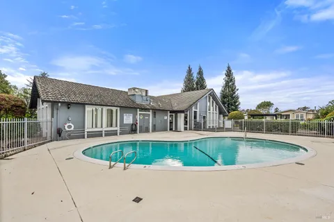 $195,000 | 57 Shamrock Circle, Santa Rosa, CA 95403