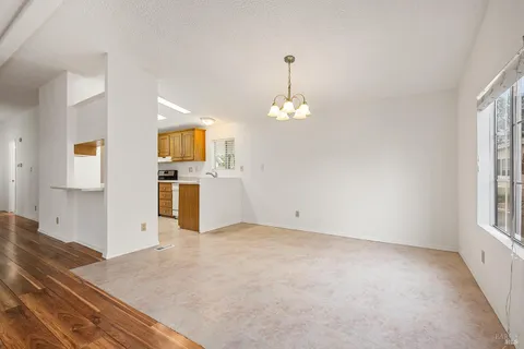 en empty room with windows and wooden floor